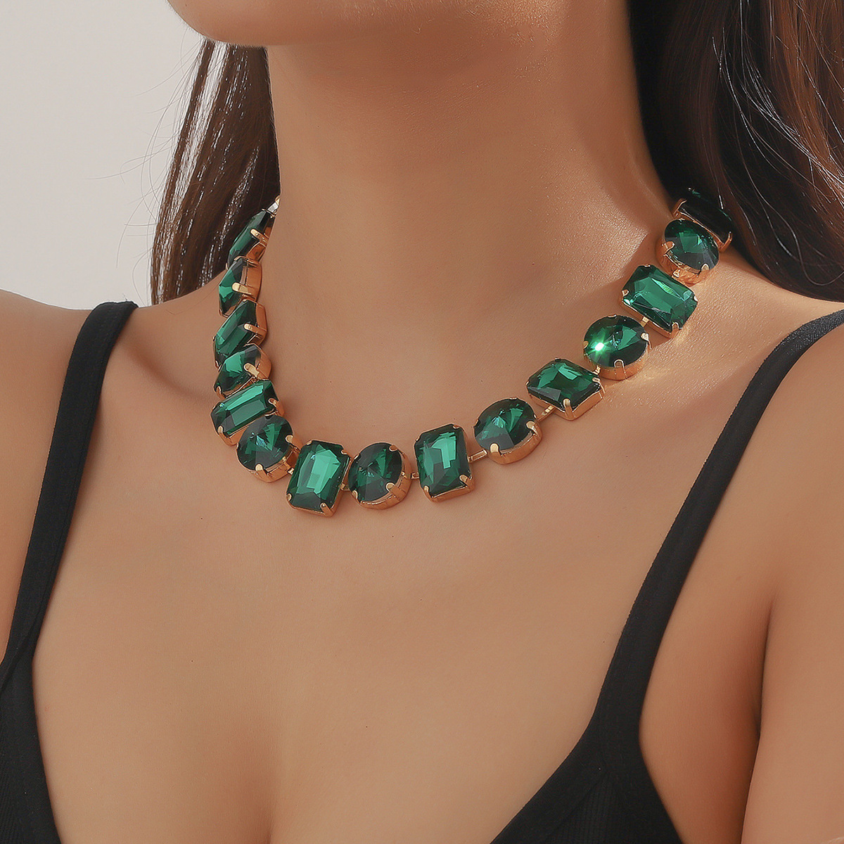 Green and white circular square geometric glass rhinestone collarbone chain exaggerated banquet accessory crystal necklace