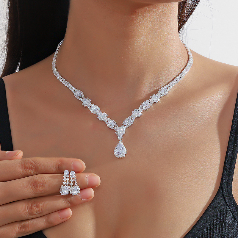 Claw Chain Sparkling Naked Diamond Water Diamond Zircon Earring Necklace Set Retro Simple Dress Clavicle Chain Female