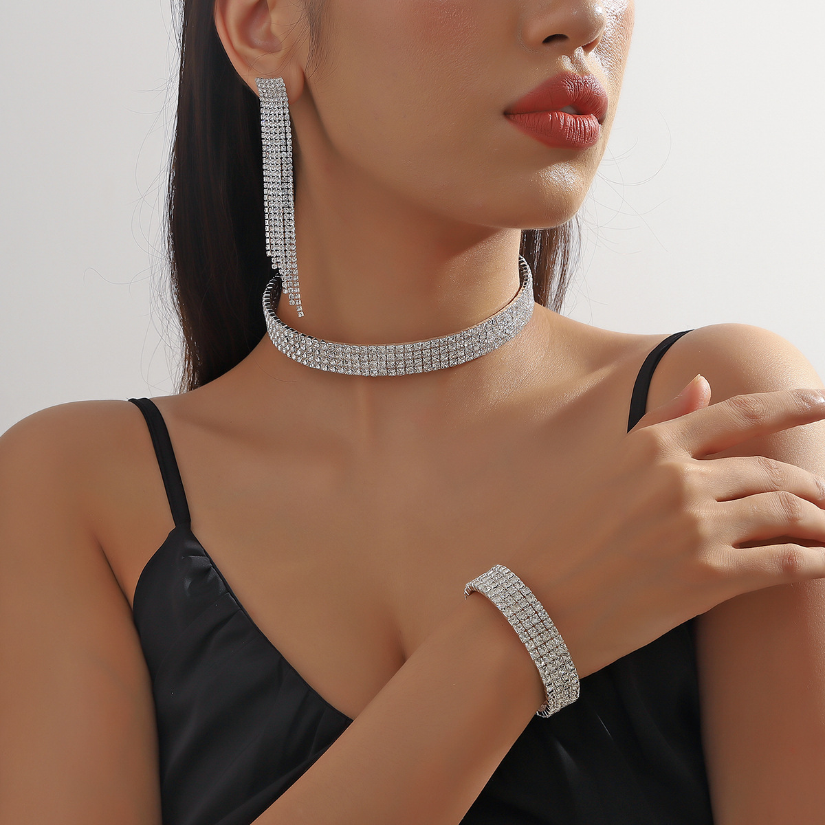 Fashion drawstring necklace, Amazon bestseller accessory, full diamond claw chain bracelet, earring necklace, three piece set