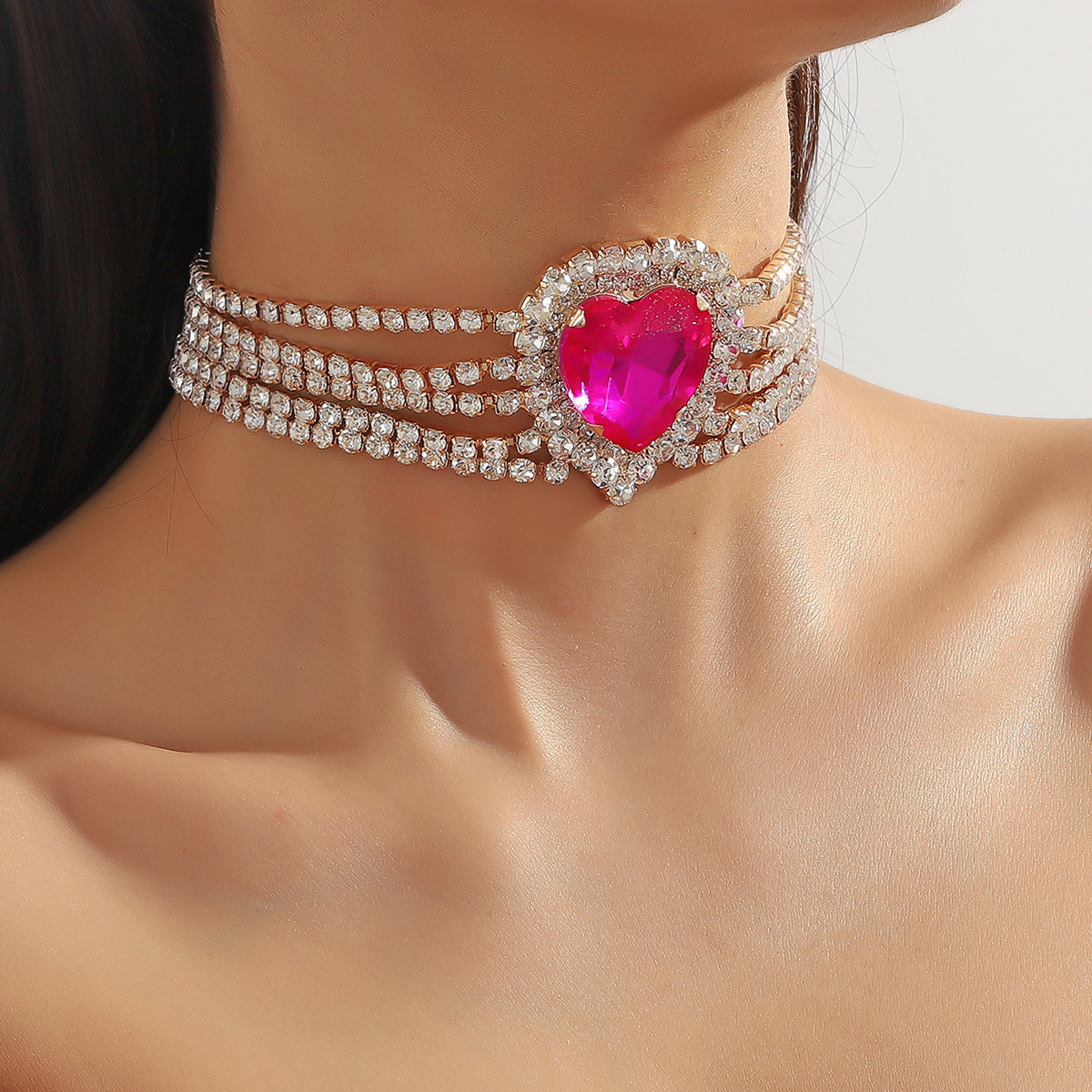 The trend of e-commerce supply is exaggerated. Multi layer diamond colored peach heart crystal necklace with heart-shaped heart, necklaces, and necklaces