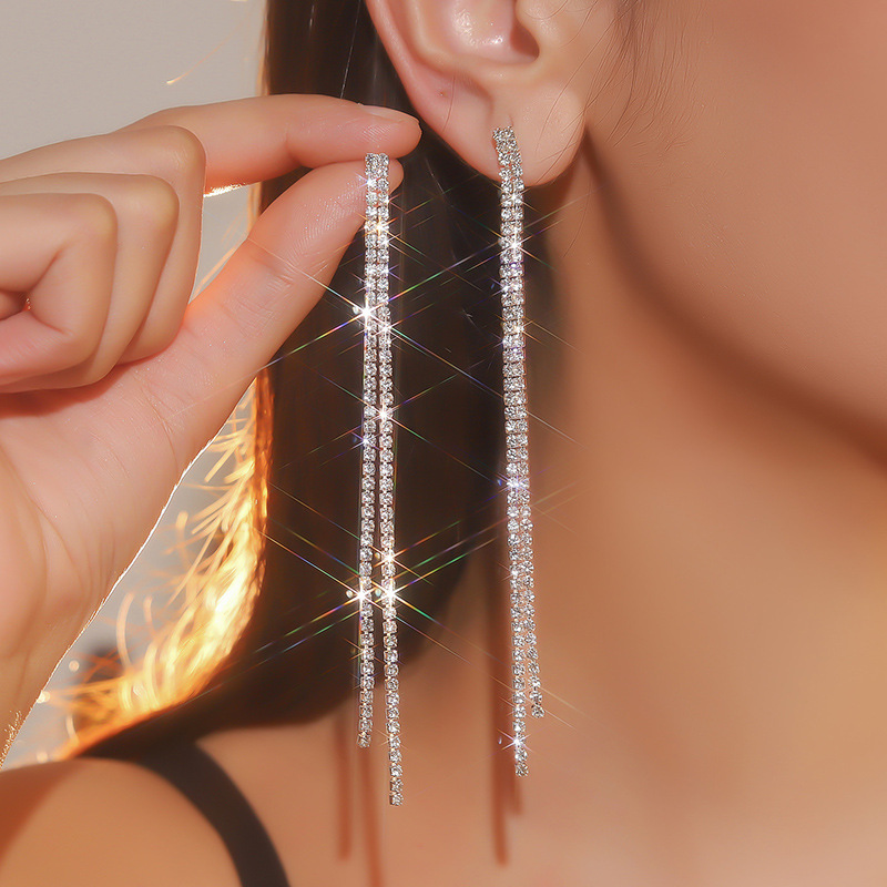 New Korean version earrings with rhinestones, long tassels, internet famous earrings, earrings, earrings, versatile temperament, simple earrings wholesale for women