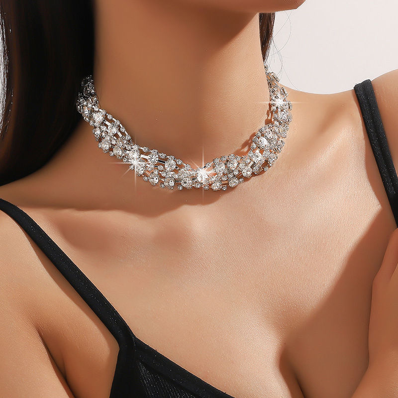 Exaggerated neck chain, claw chain, diamond studded rhinestone wrapped collarbone chain necklace, women's fashion super sparkling party accessory