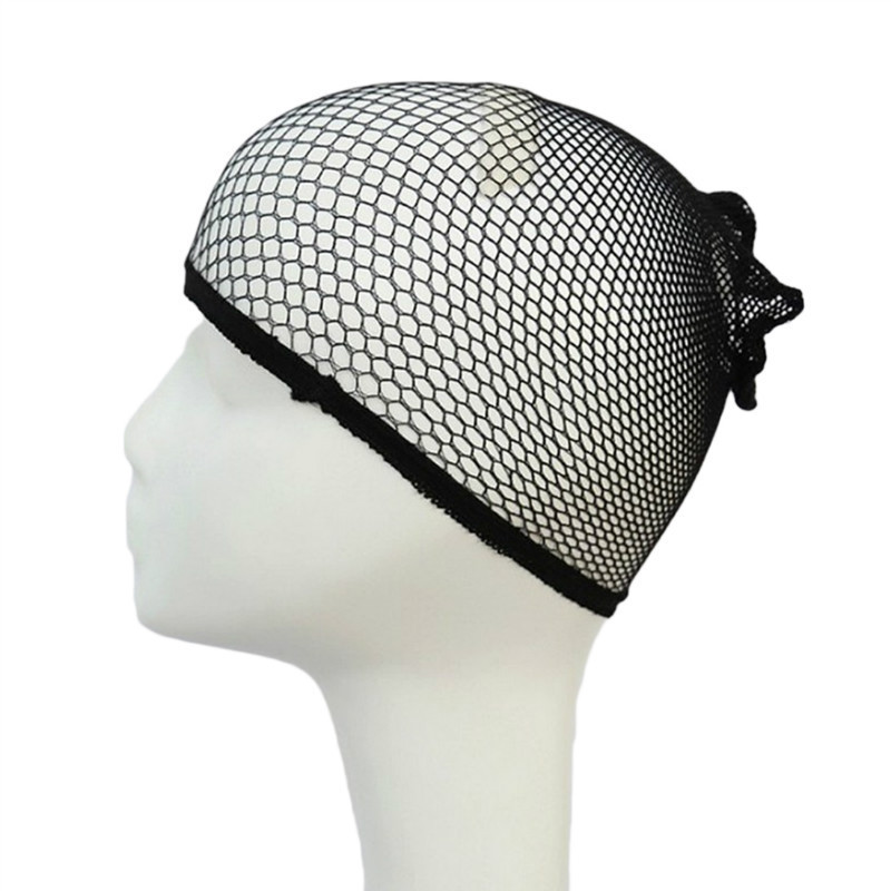 Wig and hair net for women, with black hair net at both ends for breathability. Wearing a wig and using small tools to care for accessories Wig and hair net for women, with black hair net at both ends for breathability. Wearing a wig and using small tools to care for accessories