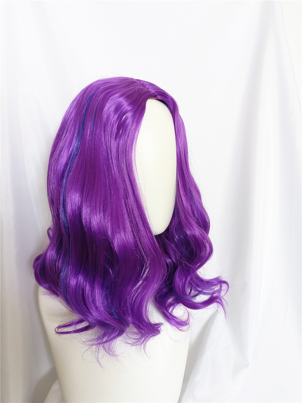 European and American wig movie descendant 2 Starlight inheritor Mal wig cosplay with bangs, split into long curly wigs European and American wig movie descendant 2 Starlight inheritor Mal wig cosplay with bangs, split into long curly wigs
