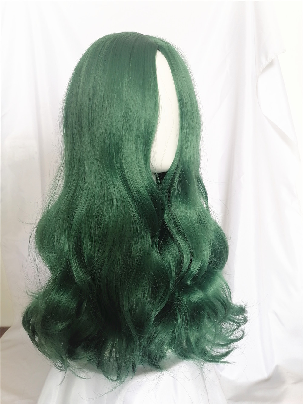European and American wig movie descendant 2 Starlight inheritor Mal wig cosplay with bangs, split into long curly wigs European and American wig movie descendant 2 Starlight inheritor Mal wig cosplay with bangs, split into long curly wigs