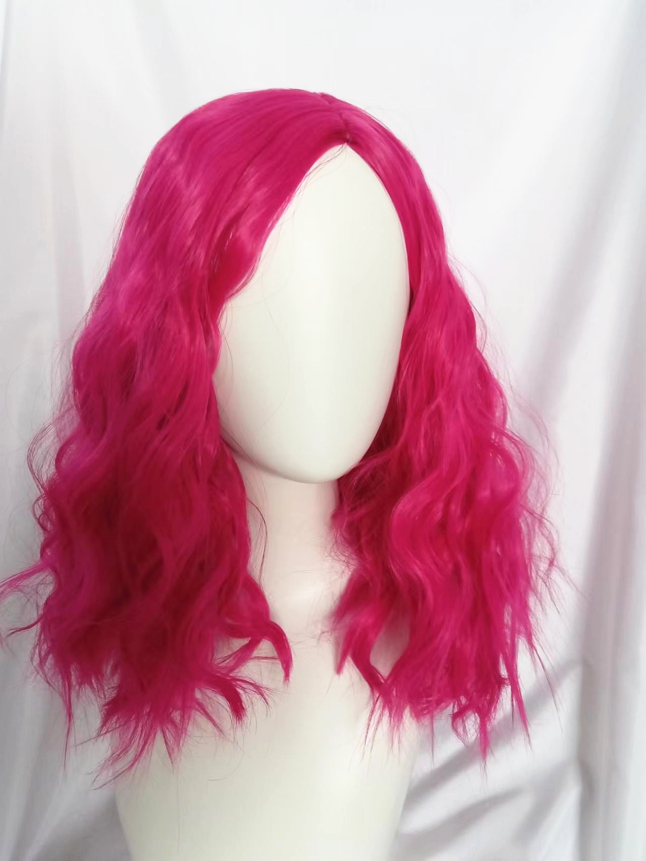 European and American wig movie descendant 2 Starlight inheritor Mal wig cosplay with bangs, split into long curly wigs European and American wig movie descendant 2 Starlight inheritor Mal wig cosplay with bangs, split into long curly wigs
