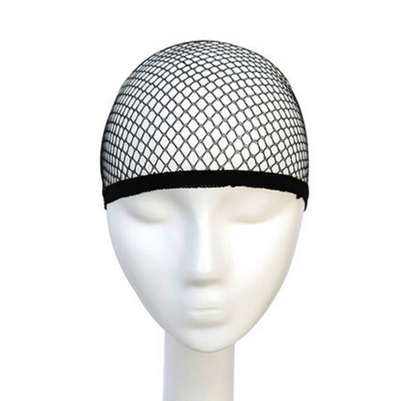 Wig and hair net for women, with black hair net at both ends for breathability. Wearing a wig and using small tools to care for accessories Wig and hair net for women, with black hair net at both ends for breathability. Wearing a wig and using small tools to care for accessories