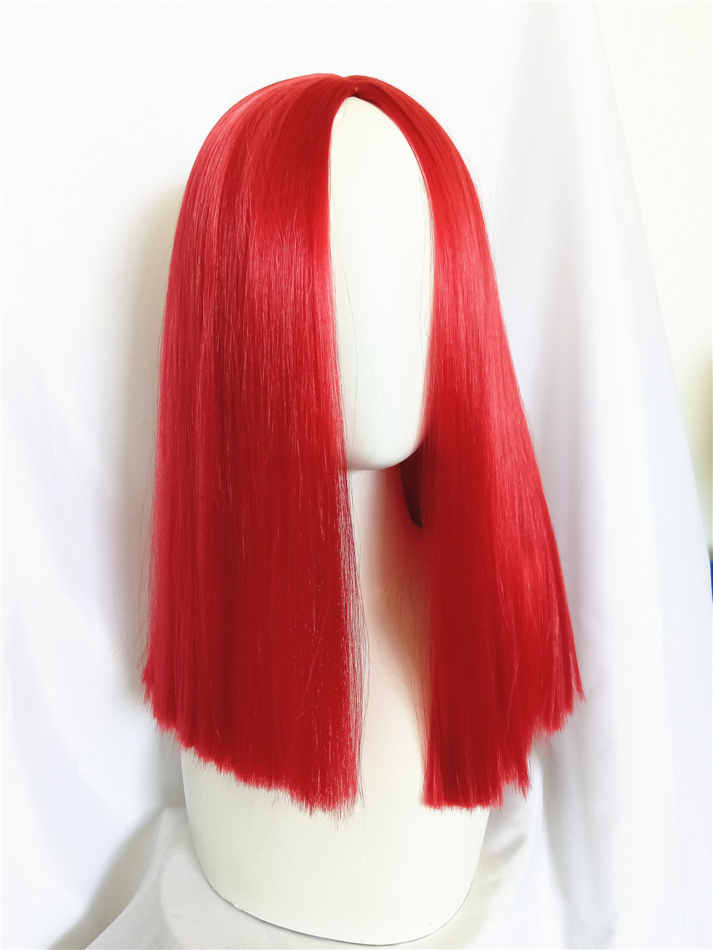 European and American wig movie descendant 2 Starlight inheritor Mal wig cosplay with bangs, split into long curly wigs European and American wig movie descendant 2 Starlight inheritor Mal wig cosplay with bangs, split into long curly wigs