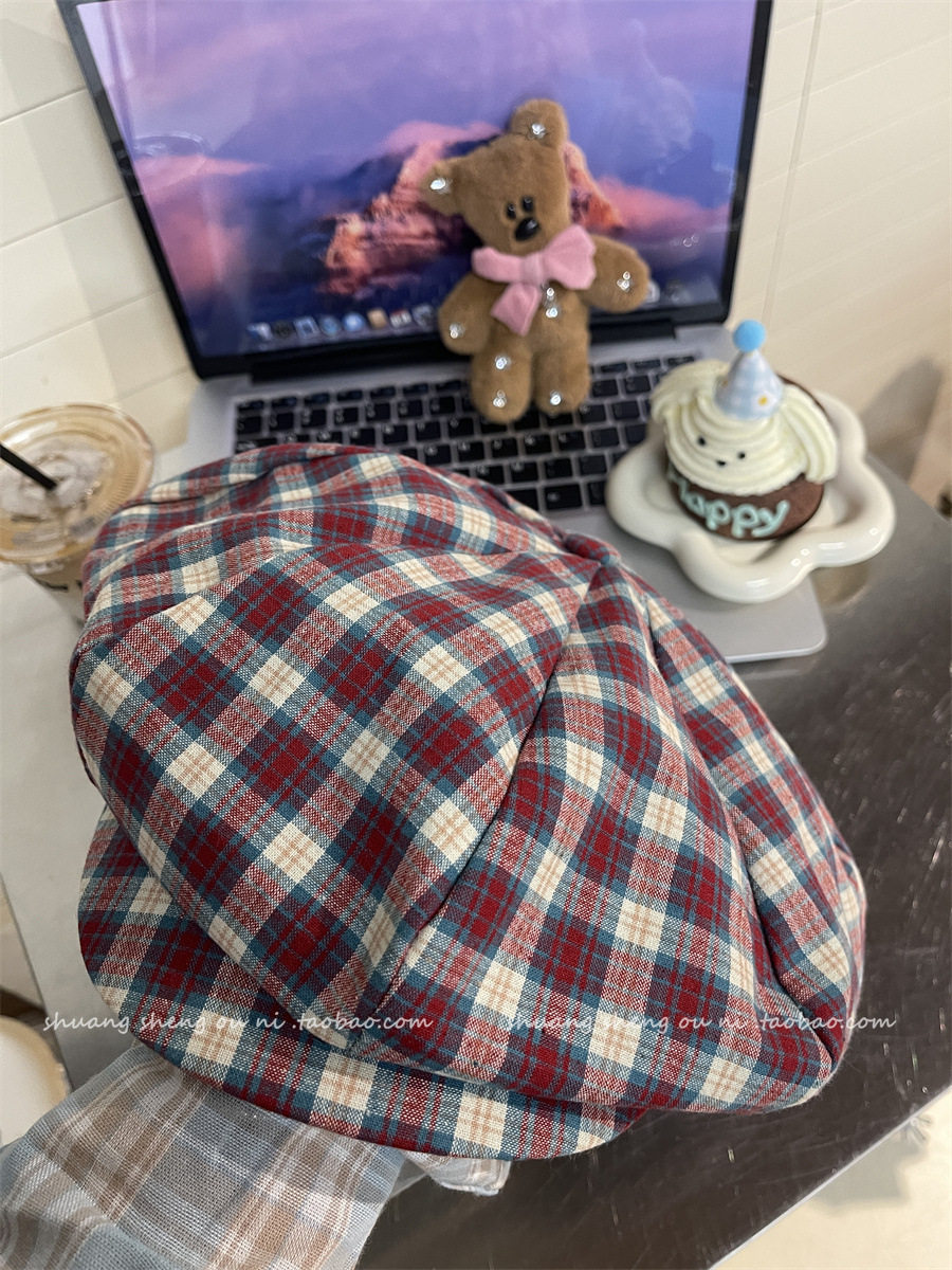 Japanese retro plaid cloud octagonal hat for women, Xia beret, plaid face highlighting small retro versatile artist hat Japanese retro plaid cloud octagonal hat for women, Xia beret, plaid face highlighting small retro versatile artist hat