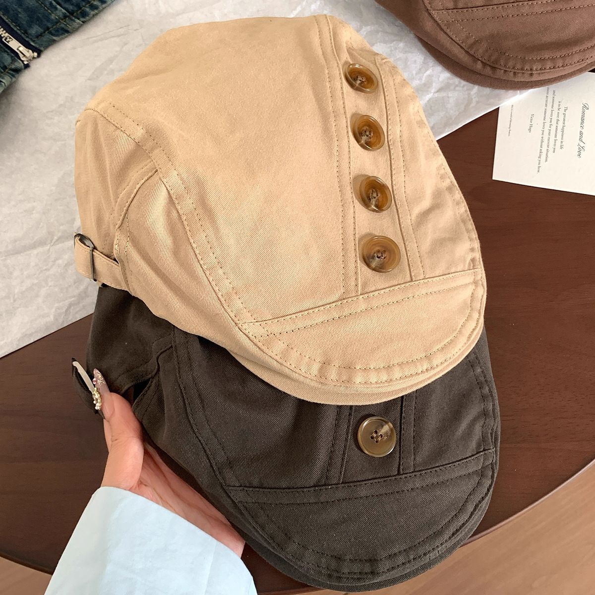 A niche hat for women in spring and autumn, Korean version, versatile beret, retro look, small face, forward hat, duckbill hat, male artist hat