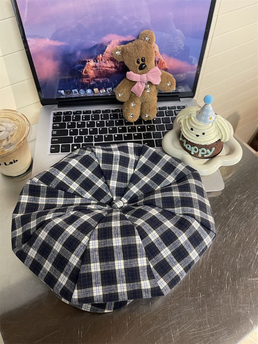 Japanese retro plaid cloud octagonal hat for women, Xia beret, plaid face highlighting small retro versatile artist hat Japanese retro plaid cloud octagonal hat for women, Xia beret, plaid face highlighting small retro versatile artist hat