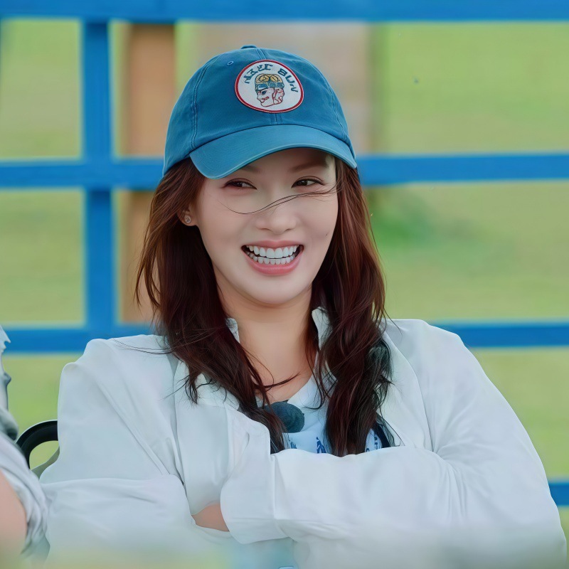 Let's go now. Jin Chen's embroidered lake blue denim washed baseball cap is cute and versatile, with a big head and a small face