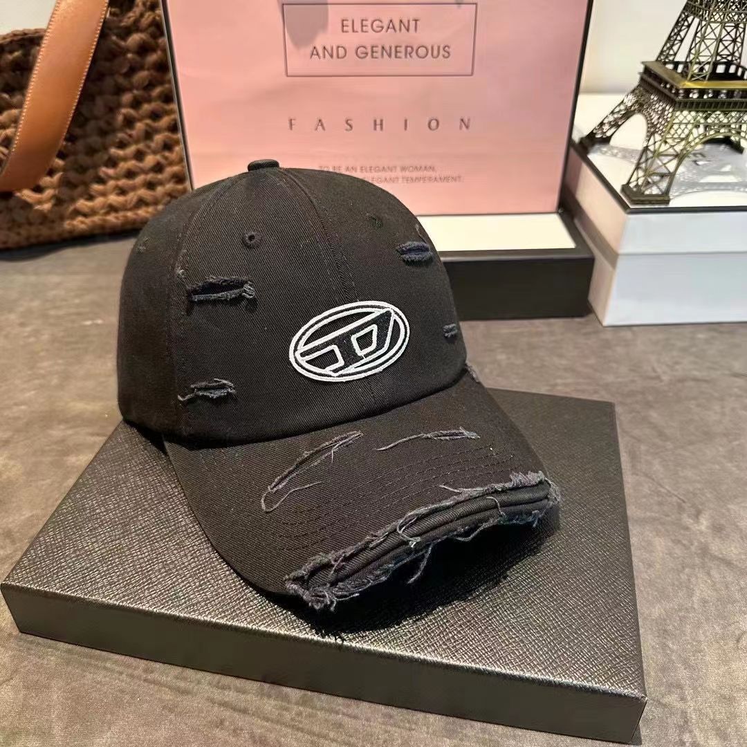 D-letter baseball cap with holes, beggar hat, European and American trendy brand, internet celebrity, same style duckbill hat, spring and summer sun protection hat
