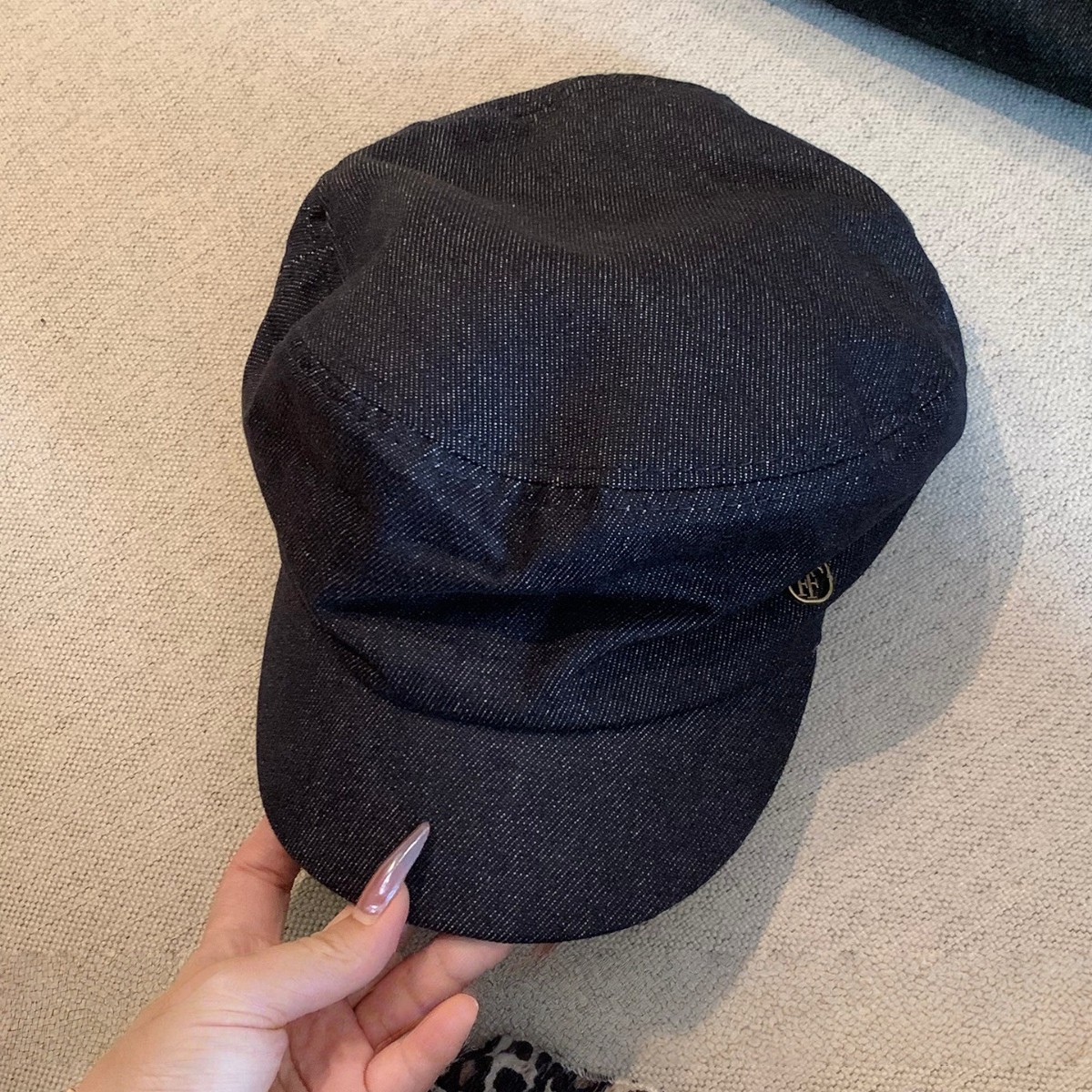 Fashionable old money style spring and summer deep blue denim flat top equestrian hat, breathable and stretchy elastic knight newsboy hat for commuting