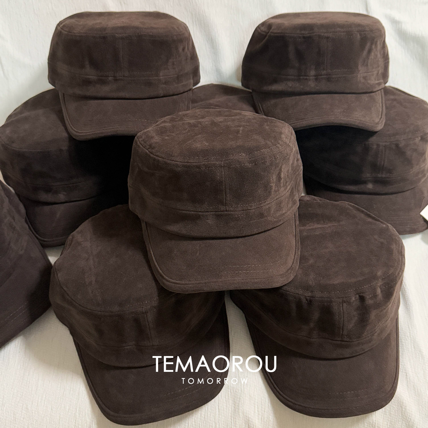 Korean autumn and winter retro deep brown suede flat top equestrian hat, high-end fashion and western-style knight hat, newsboy hat