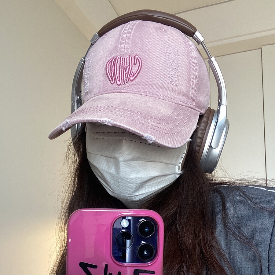 Washed denim big toe retro baseball cap for men and women, vintage distressed hole personalized embroidery, versatile duck tongue cap for spring and summer