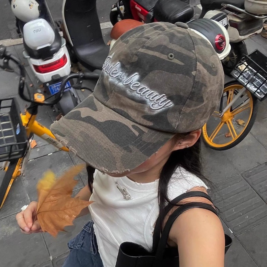 Jiang Siqi's new Korean camouflage letter baseball cap for women's spring and summer street fashion brand sun shading duckbill hat couple