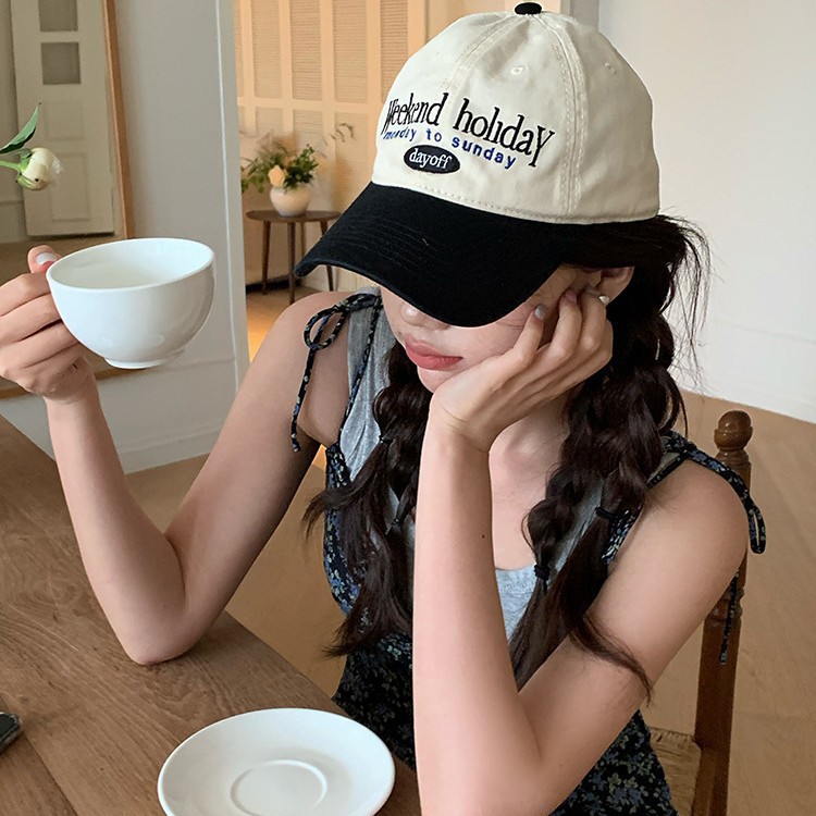 Korean ins baseball cap embroidered with black and white letters, contrasting colors to show off face, small duckbill cap for children 2024 new model