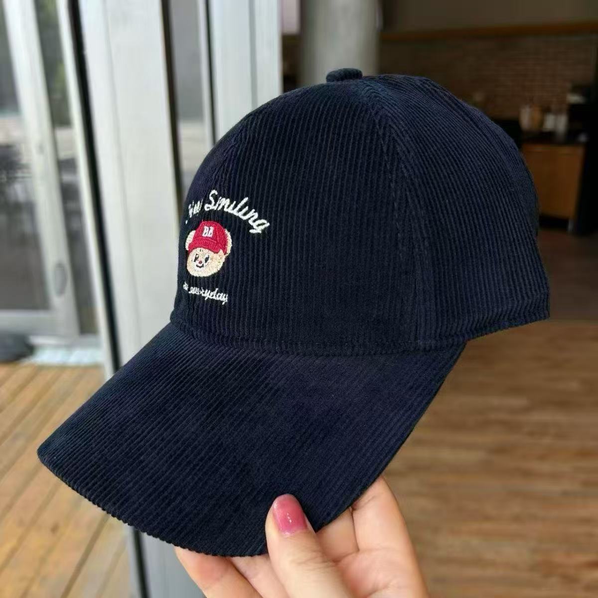 Cartoon cute teddy bear embroidered corduroy baseball cap for men and women in autumn and winter, sweet and age reducing high-quality duckbill cap