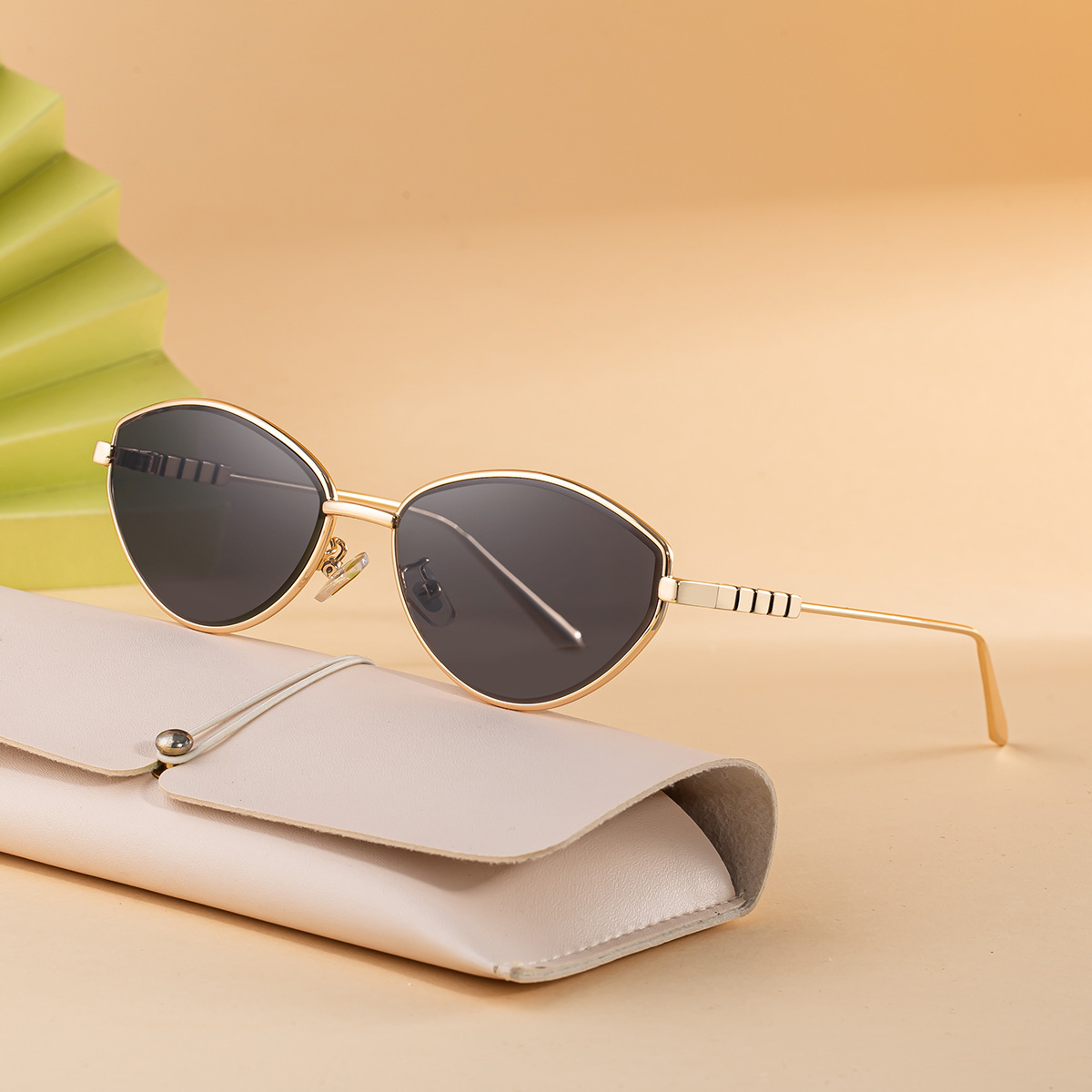 Fashion Cat Eye Sunglasses for Women 2025 Sunglasses European and American Outdoor Sunscreen Trendy Street Photography Glasses Cross border Shapes