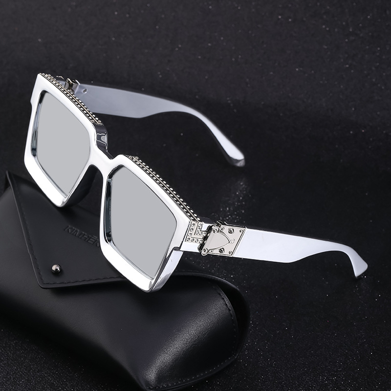 Diamond studded large frame sunglasses for women, European and American internet celebrities, and millionaires. Same style sunglasses for men, trendy and high-end styles