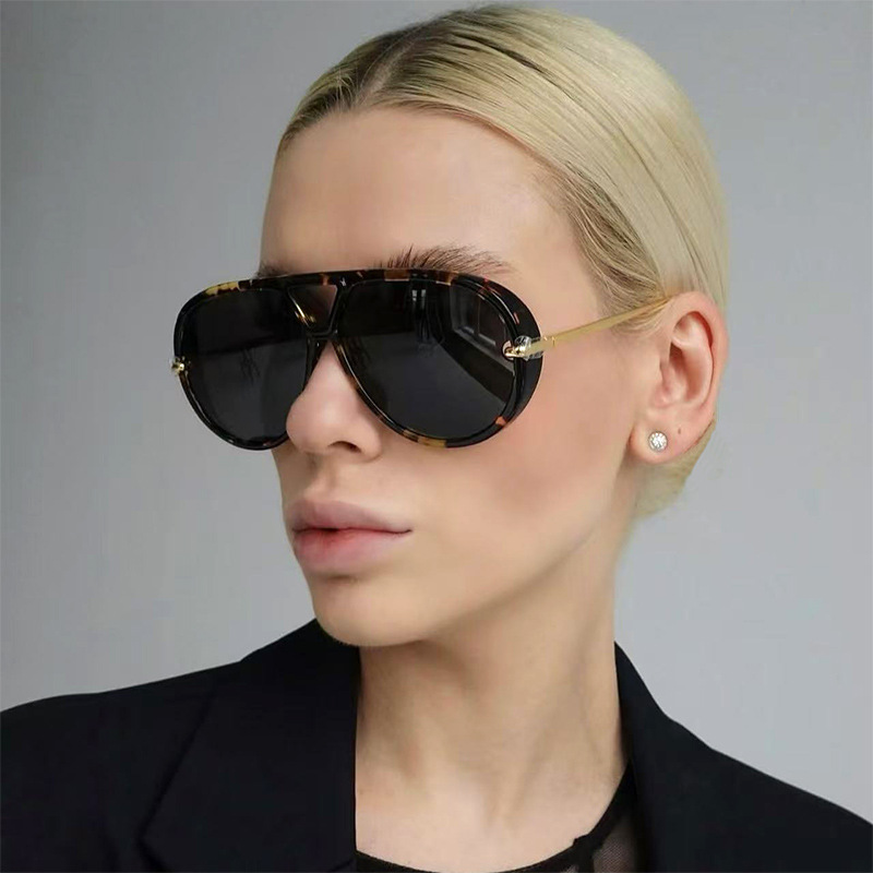 2025 New Toad Glasses for Women, European and American Luxury, Retro Punk Style, Sunscreen Sunglasses for Men, Trendy Shapes