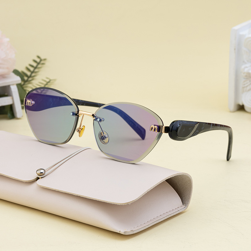 2025 New Cat's Eye Sunglasses for Women, European and American Fashion, Diamond Edged Frameless Sunglasses, Sunscreen Glasses