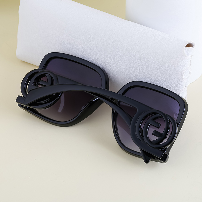 European and American fashion large frame sunglasses for women with a sense of luxury, INS style sunglasses, sunscreen, sunglasses, square sunglasses European and American fashion large frame sunglasses for women with a sense of luxury, INS style sunglasses, sunscreen, sunglasses, square sunglasses