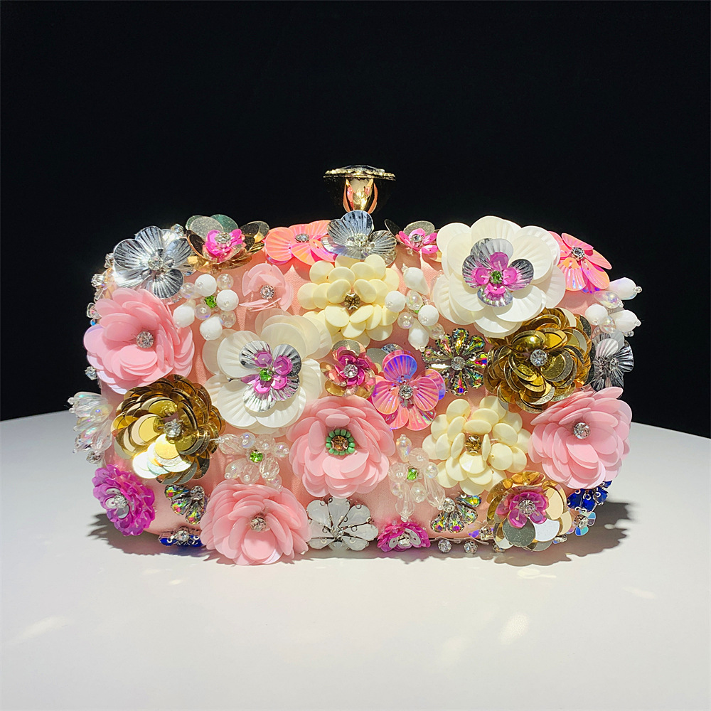 Hengmei Chaozhou manufacturer provides fashionable banquet bags, handmade flower bead bags for women, banquet wedding party bags Hengmei Chaozhou manufacturer provides fashionable banquet bags, handmade flower bead bags for women, banquet wedding party bags