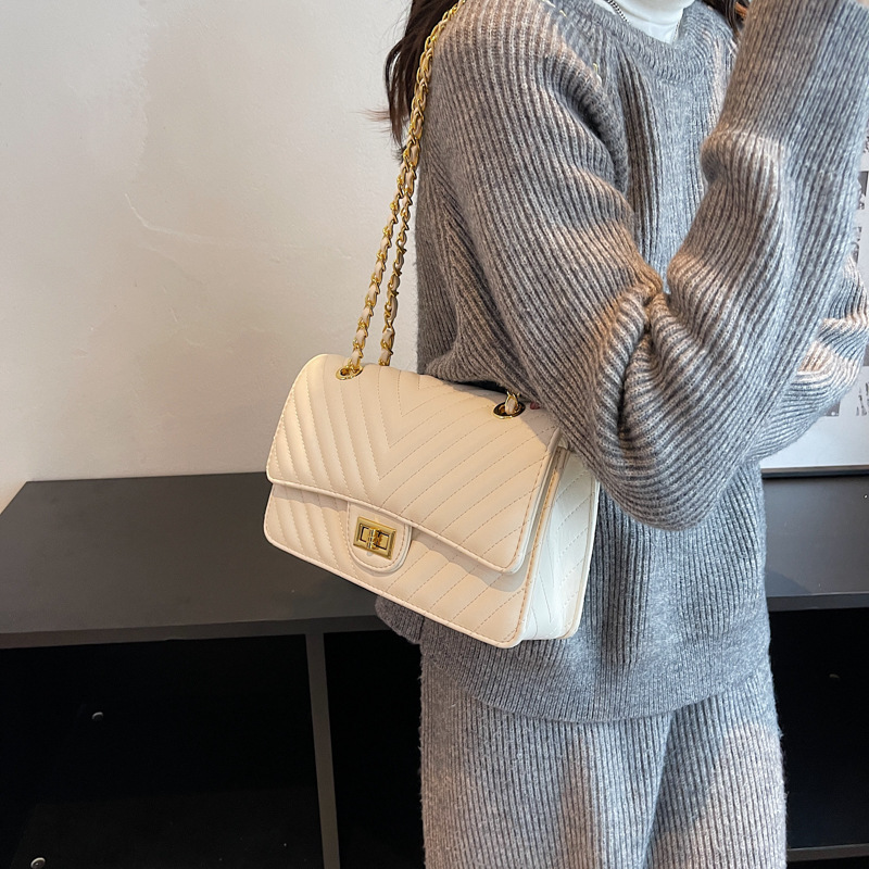 Cross border premium texture diamond grid temperament crossbody bag, women's new autumn and winter chain armpit bag, versatile single shoulder women's bag Cross border premium texture diamond grid temperament crossbody bag, women's new autumn and winter chain armpit bag, versatile single shoulder women's bag