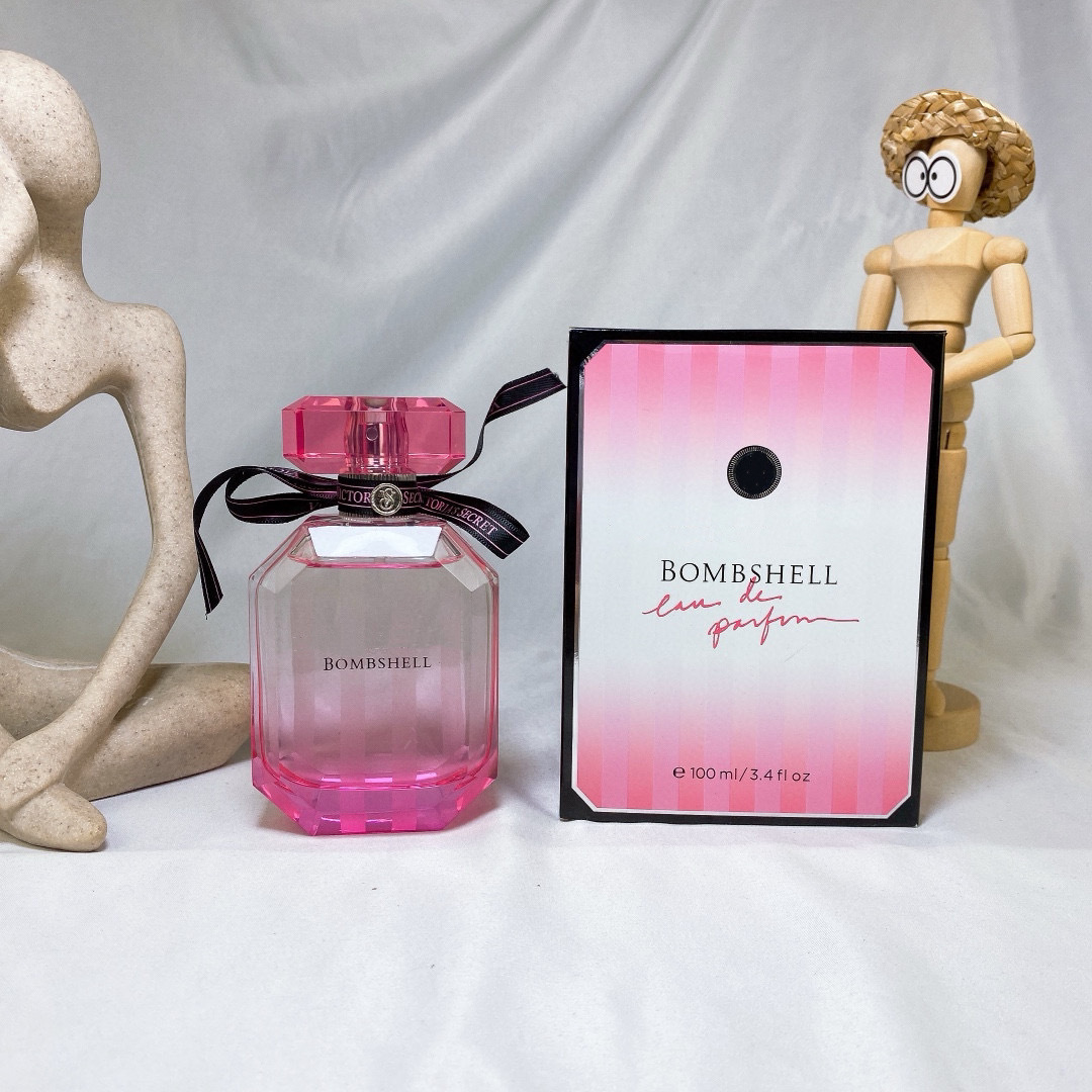 Perfume Victoria's Secret perfume Victoria Sexy Girl Sexy Bomb perfume 100ml Perfume Victoria's Secret perfume Victoria Sexy Girl Sexy Bomb perfume 100ml