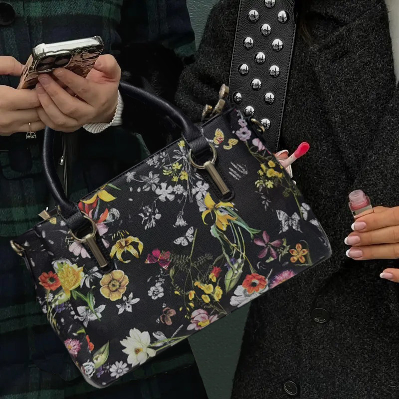 Cross border exclusive fashion retro floral handbag for women, elegant and refined one shoulder diagonal cross bag