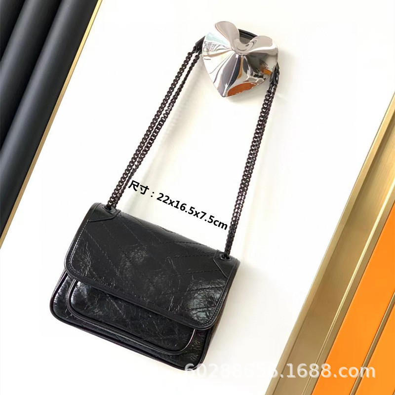 Direct cross-border M LV men's bag, women's bag, genuine leather mailman bag, chain bag, box bag, 3-in-1 black warrior pillow bag Direct cross-border M LV men's bag, women's bag, genuine leather mailman bag, chain bag, box bag, 3-in-1 black warrior pillow bag