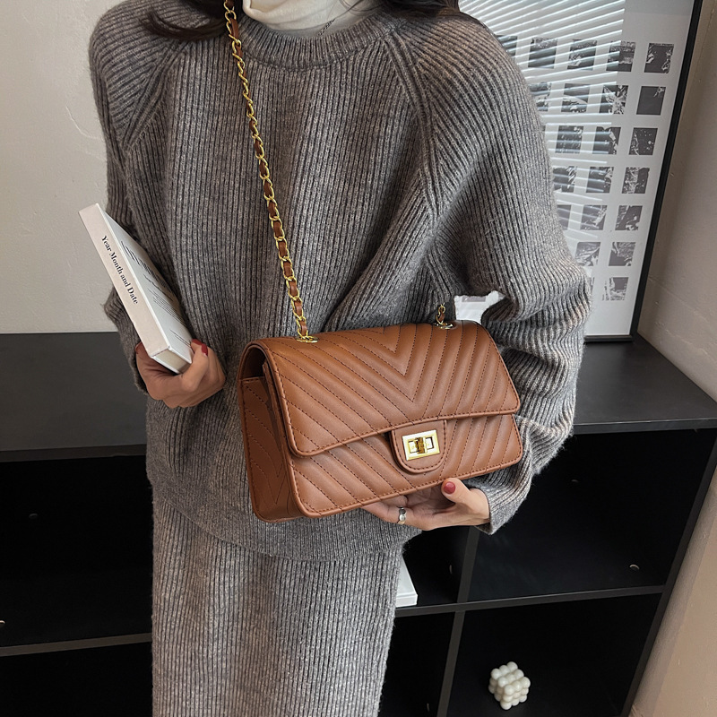 Cross border premium texture diamond grid temperament crossbody bag, women's new autumn and winter chain armpit bag, versatile single shoulder women's bag Cross border premium texture diamond grid temperament crossbody bag, women's new autumn and winter chain armpit bag, versatile single shoulder women's bag
