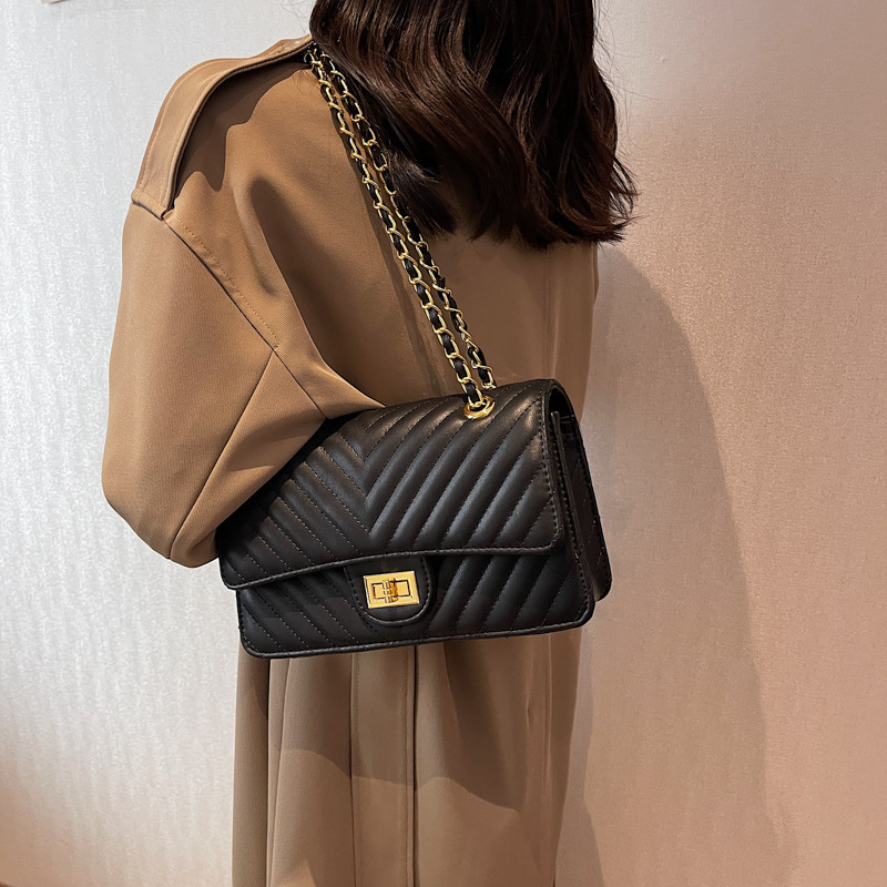 Cross border premium texture diamond grid temperament crossbody bag, women's new autumn and winter chain armpit bag, versatile single shoulder women's bag Cross border premium texture diamond grid temperament crossbody bag, women's new autumn and winter chain armpit bag, versatile single shoulder women's bag