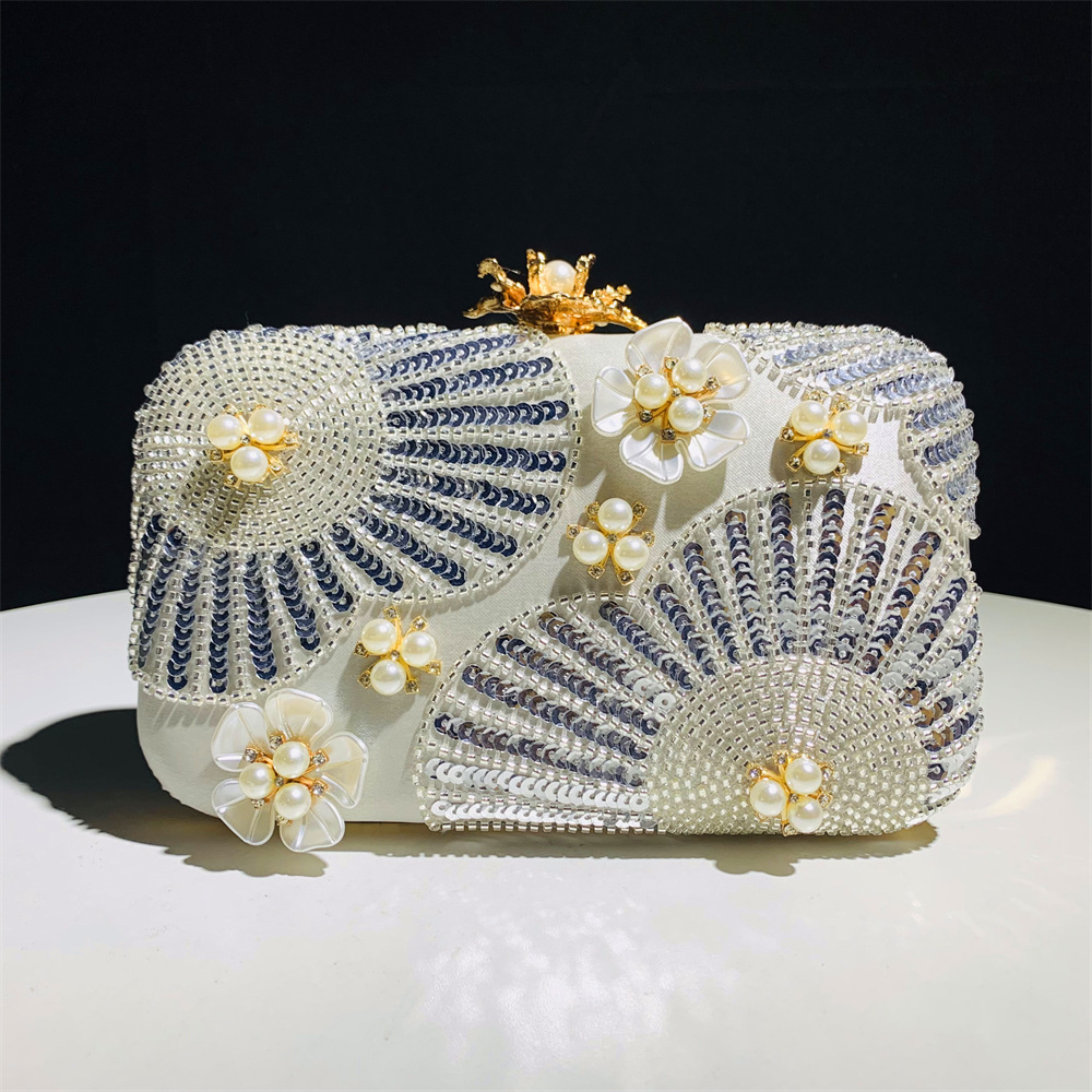 Hengmei Chaozhou New Flower Pearl Handbag Cross border Exclusive Fashion Sparkling Pearl Wedding Banquet Women's Bag Hengmei Chaozhou New Flower Pearl Handbag Cross border Exclusive Fashion Sparkling Pearl Wedding Banquet Women's Bag