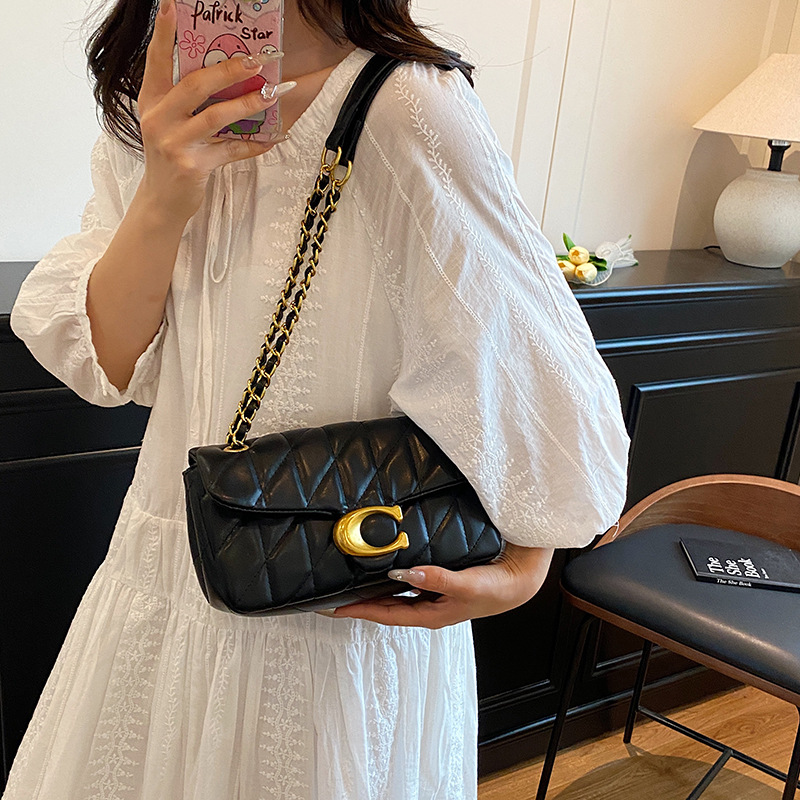 High end small fragrant style bag for women, diamond grid chain bag, 2025 new trendy and versatile small square bag, single shoulder crossbody bag High end small fragrant style bag for women, diamond grid chain bag, 2025 new trendy and versatile small square bag, single shoulder crossbody bag