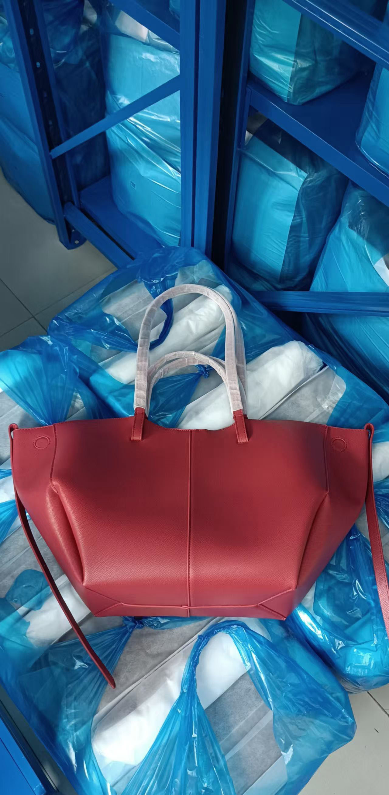 French Polen wing bag, Poleen tote bag, retro European and American niche bucket bag, hand-held armpit bag French Polen wing bag, Poleen tote bag, retro European and American niche bucket bag, hand-held armpit bag