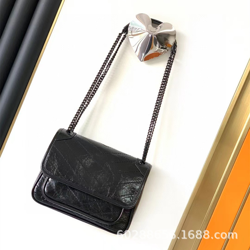 Direct cross-border M LV men's bag, women's bag, genuine leather mailman bag, chain bag, box bag, 3-in-1 black warrior pillow bag Direct cross-border M LV men's bag, women's bag, genuine leather mailman bag, chain bag, box bag, 3-in-1 black warrior pillow bag