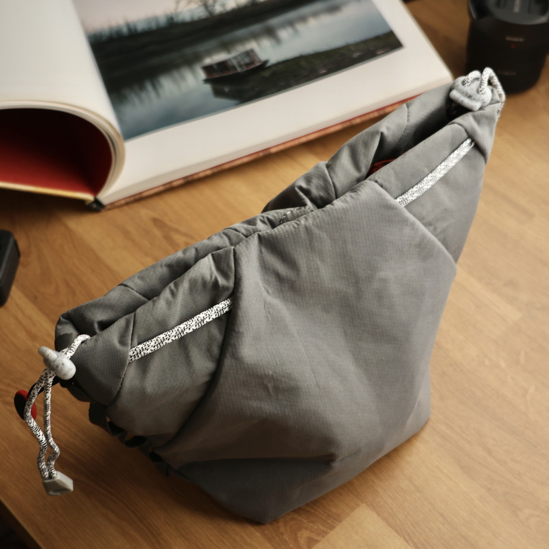 Micro single camera backpack with drawstring storage bag, foldable strap inner bag, Sony Fujifilm Leica universal camera bag Micro single camera backpack with drawstring storage bag, foldable strap inner bag, Sony Fujifilm Leica universal camera bag