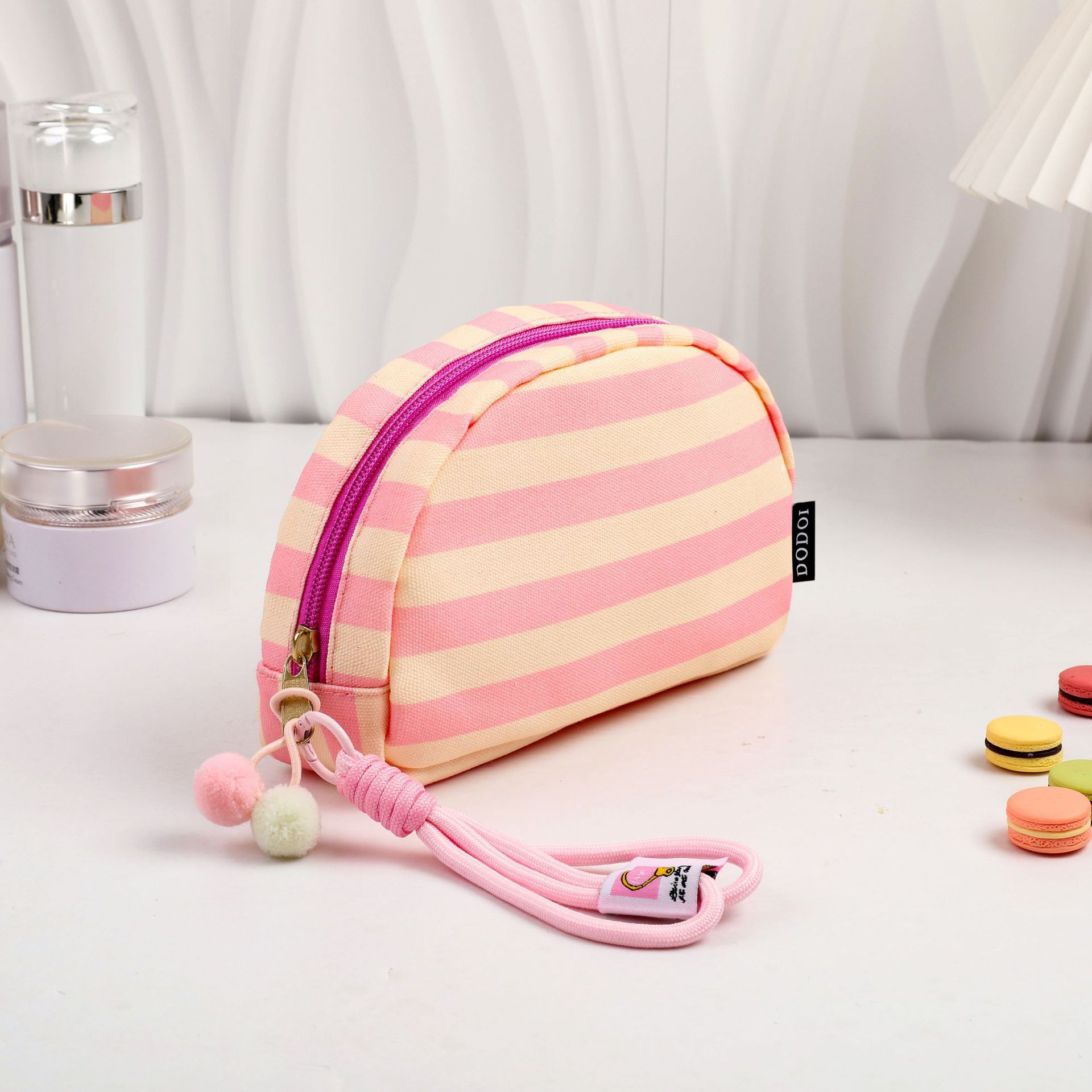 New striped shell makeup bag, portable toiletry storage bag, small toiletry bag, travel large capacity bag for going out New striped shell makeup bag, portable toiletry storage bag, small toiletry bag, travel large capacity bag for going out