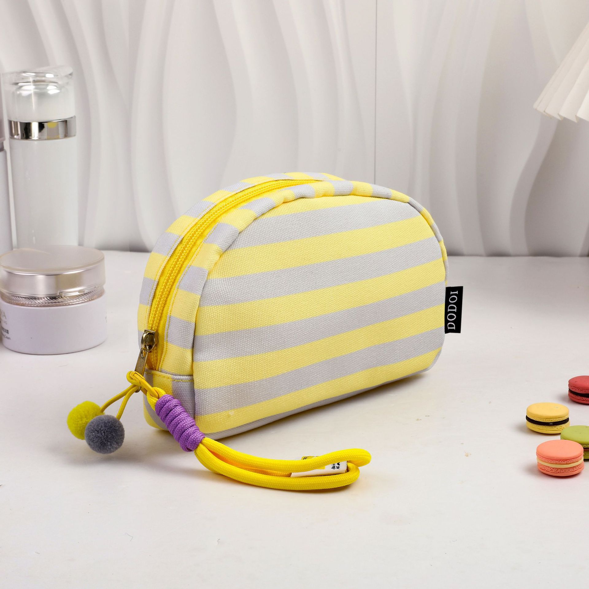 New striped shell makeup bag, portable toiletry storage bag, small toiletry bag, travel large capacity bag for going out New striped shell makeup bag, portable toiletry storage bag, small toiletry bag, travel large capacity bag for going out