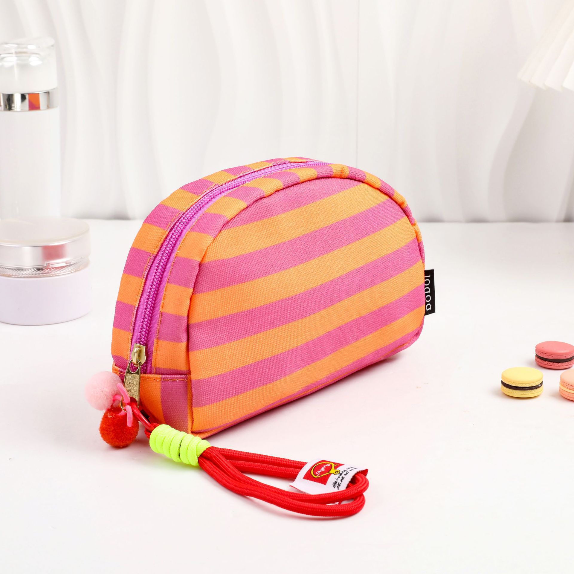 New striped shell makeup bag, portable toiletry storage bag, small toiletry bag, travel large capacity bag for going out New striped shell makeup bag, portable toiletry storage bag, small toiletry bag, travel large capacity bag for going out