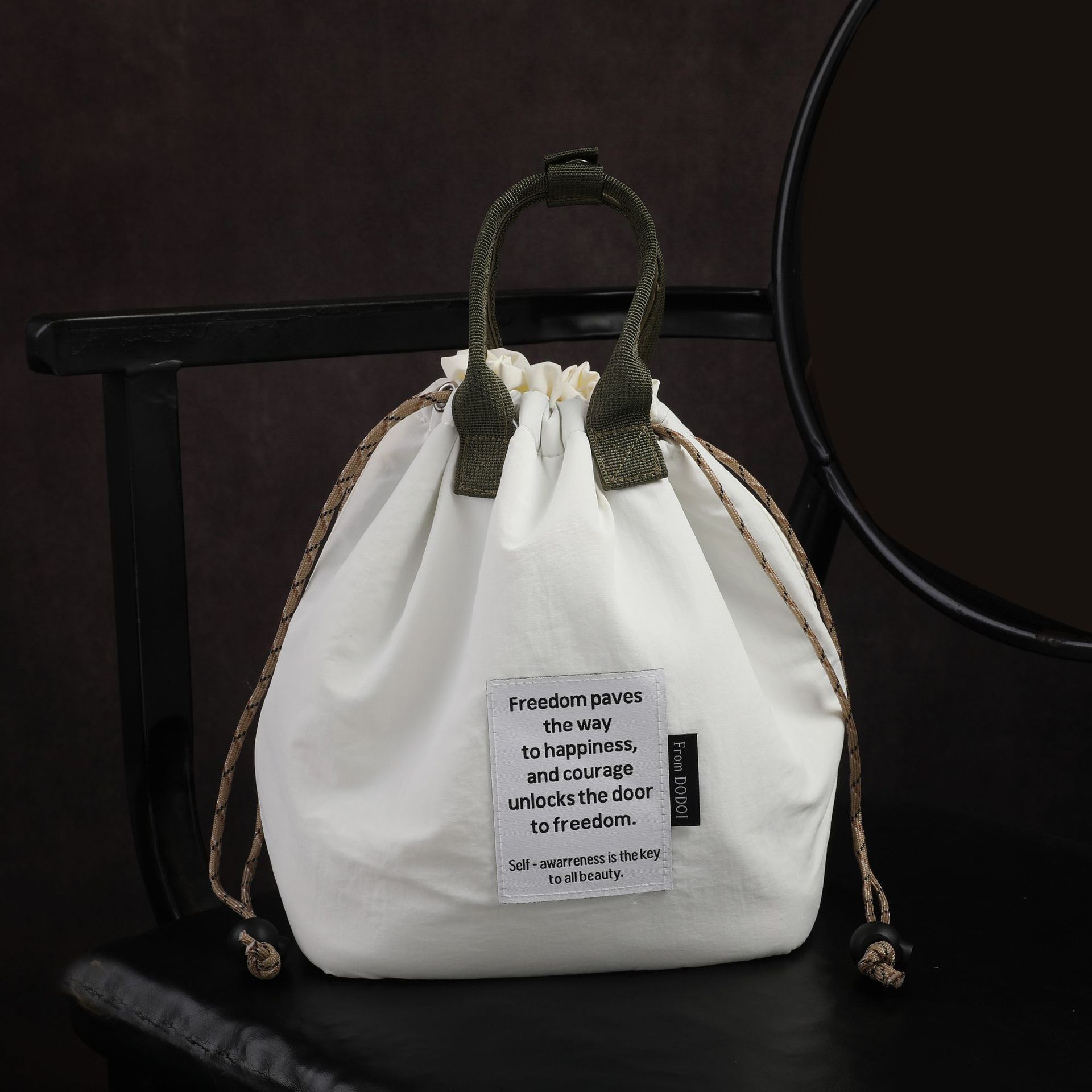 Workwear insulated lunch box bag, bento bag, portable office worker, large capacity, high aesthetic value, waterproof commuting handbag, student