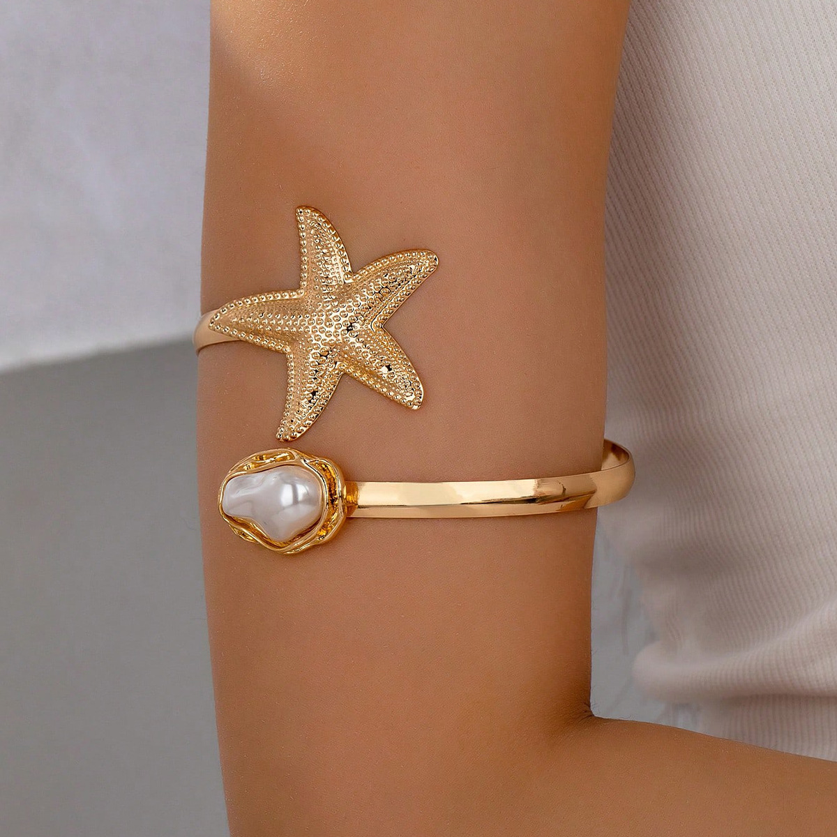 Cross border hot selling ocean vacation style starfish shaped imitation pearl arm ring with adjustable upper arm bracelet for women in Europe and America