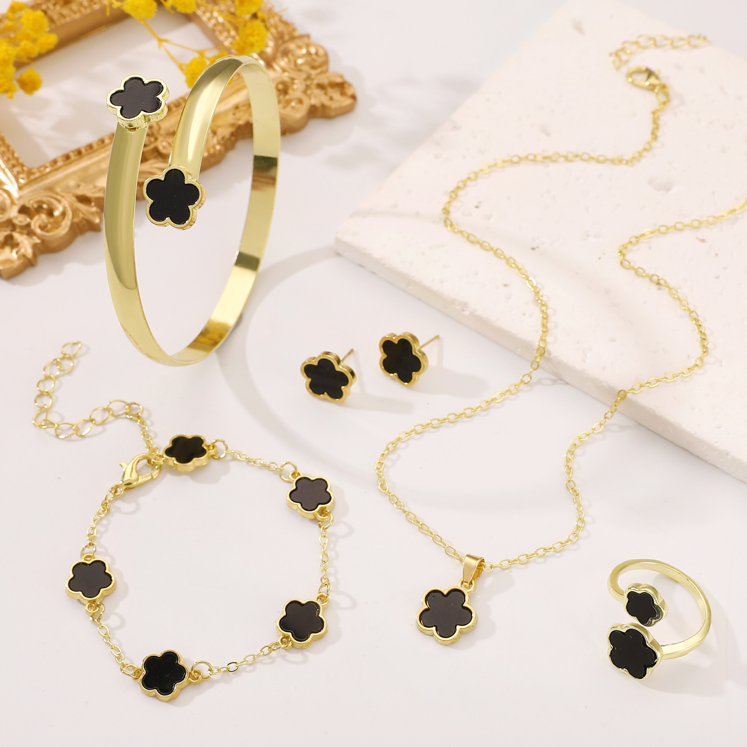 Cross border hot selling clover jewelry set bracelet bracelet bracelet clover necklace ring earring wholesale for women in Europe and America