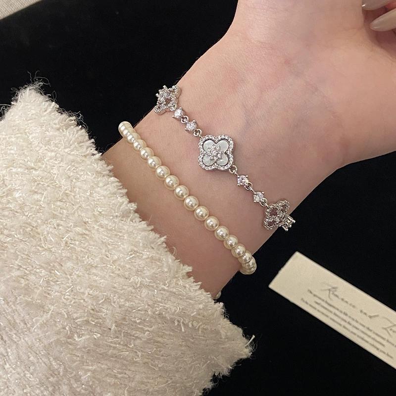 Light luxury four leaf clover diamond inlaid bracelet, women's pearl high-end feeling, small fragrance style, fashion and versatile temperament, women's jewelry