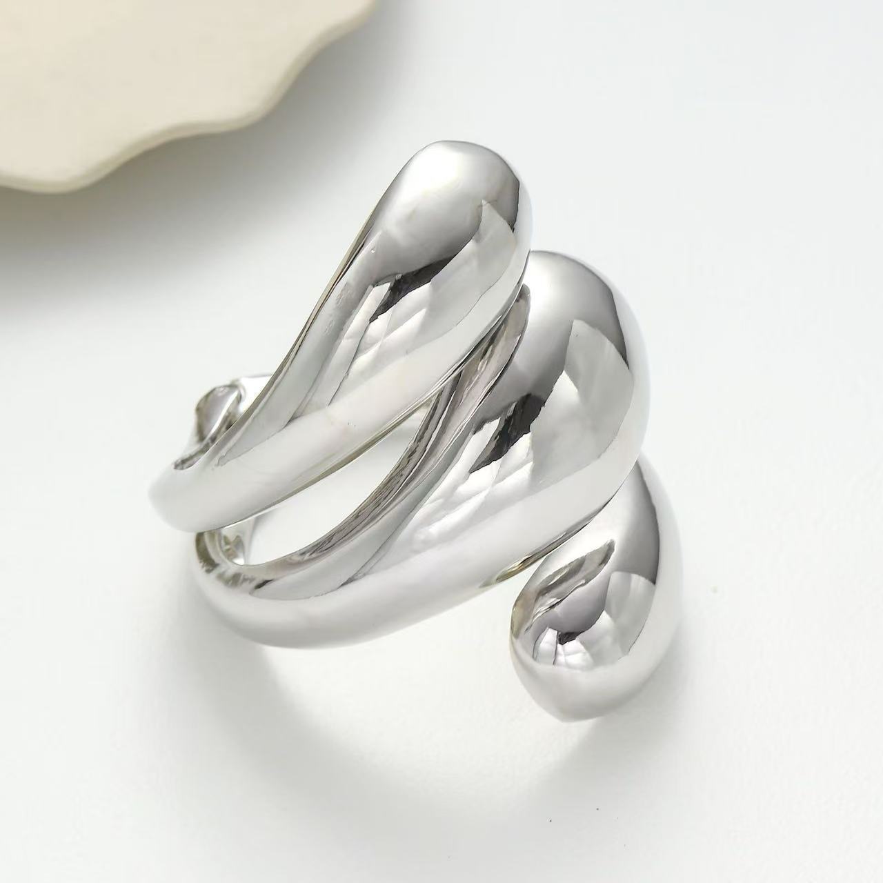 Simple geometric spiral water droplet opening bracelet for women 2024 new cool style bracelet, niche high-end versatile bracelet Simple geometric spiral water droplet opening bracelet for women 2024 new cool style bracelet, niche high-end versatile bracelet