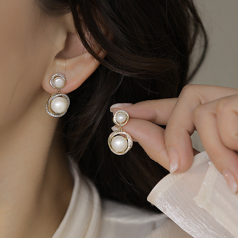 French retro wrapped pearl earrings earrings, women's light luxury temperament, autumn and winter personalized earrings, niche design accessories