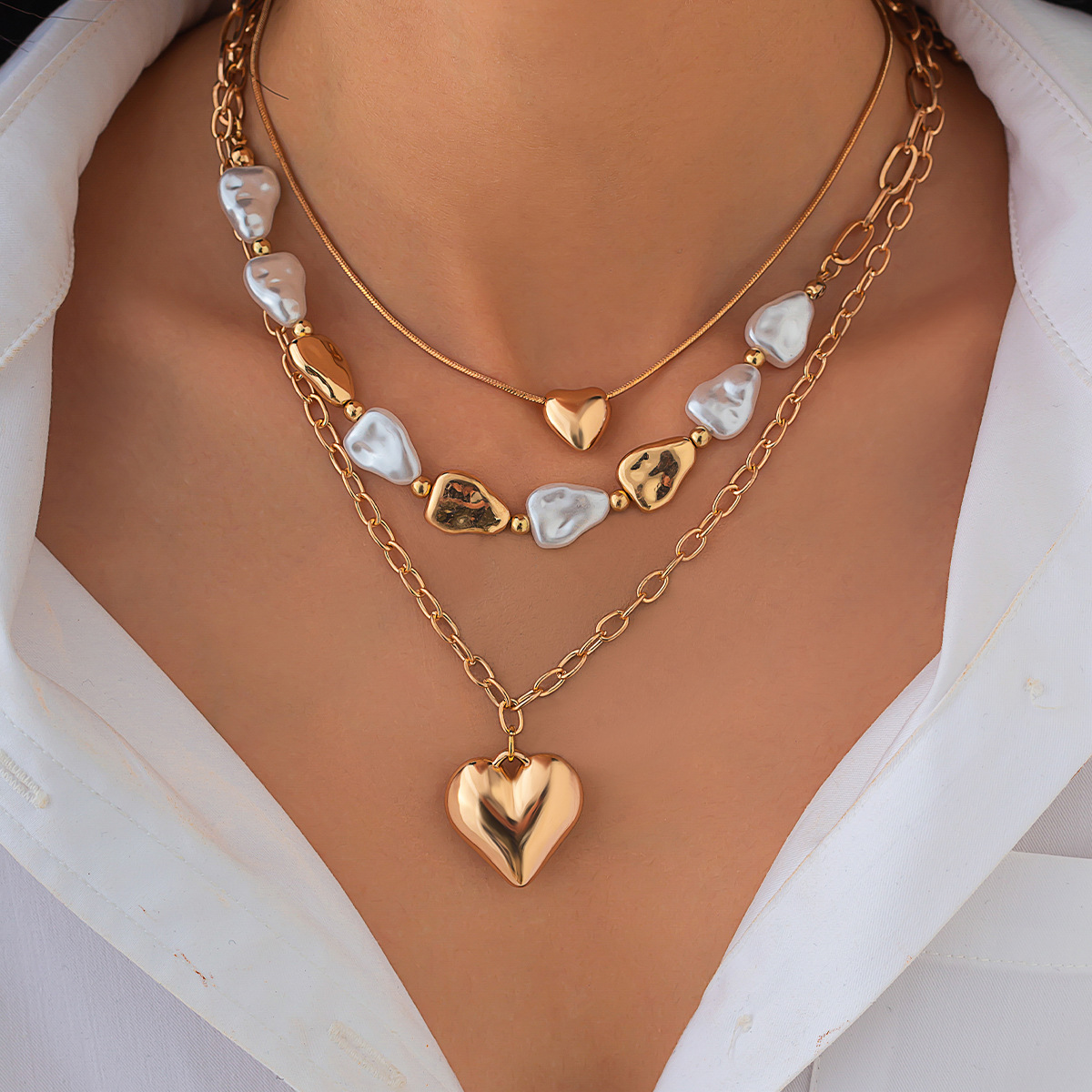 European and American cross-border fashion ins metal heart pendant necklace design irregular imitation pearl layered necklace for women